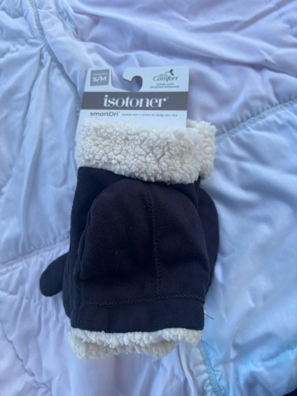 isotoner Black Mittens with Cream Sherpa Cuff - Picture 2 of 6
